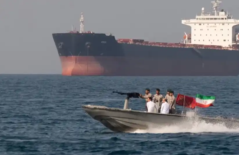 전쟁의 55 일에는 양측이 갇혀있었습니다