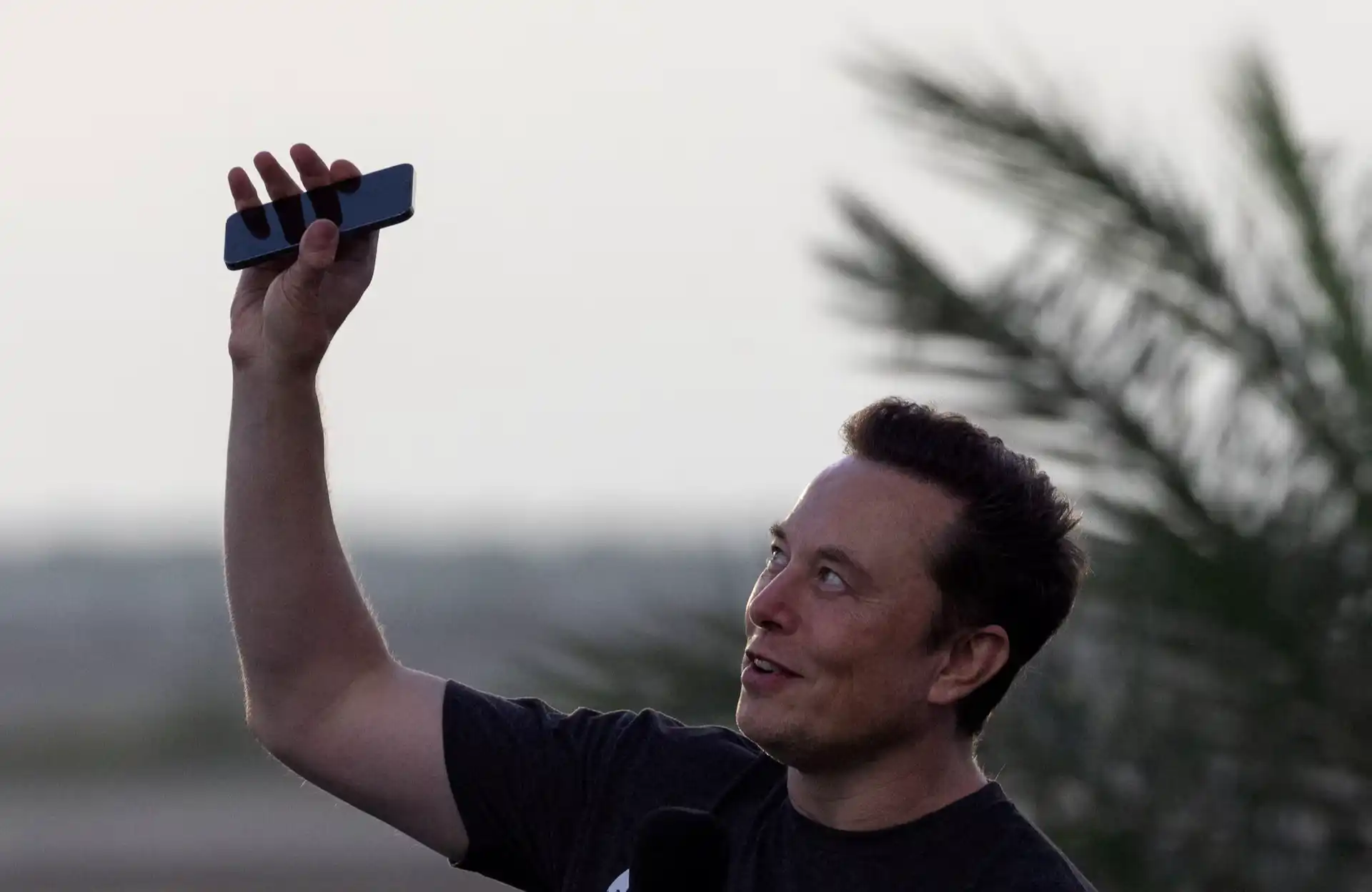 SpaceX被曝曾计划发布AI手机，史上最大IPO未来想象力在哪？