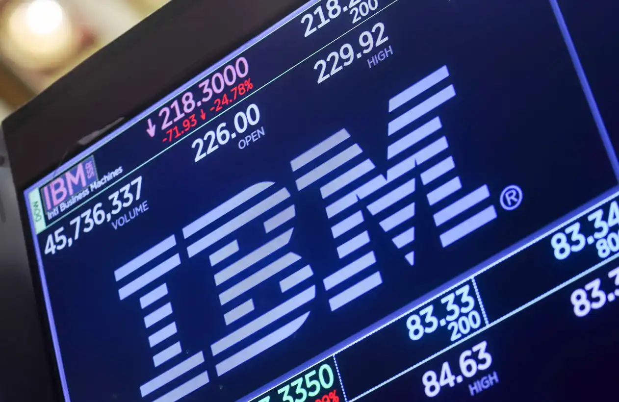 挺过大萧条和二战的IBM，在AI狂热期市值蒸发680亿美元